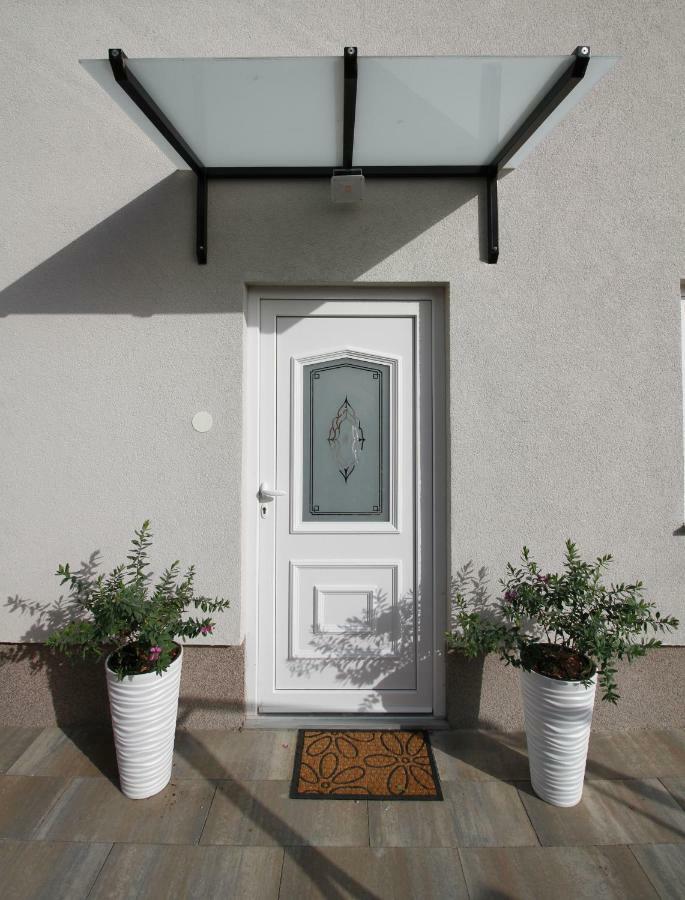 Apartments Klaudija Čižići Exterior foto